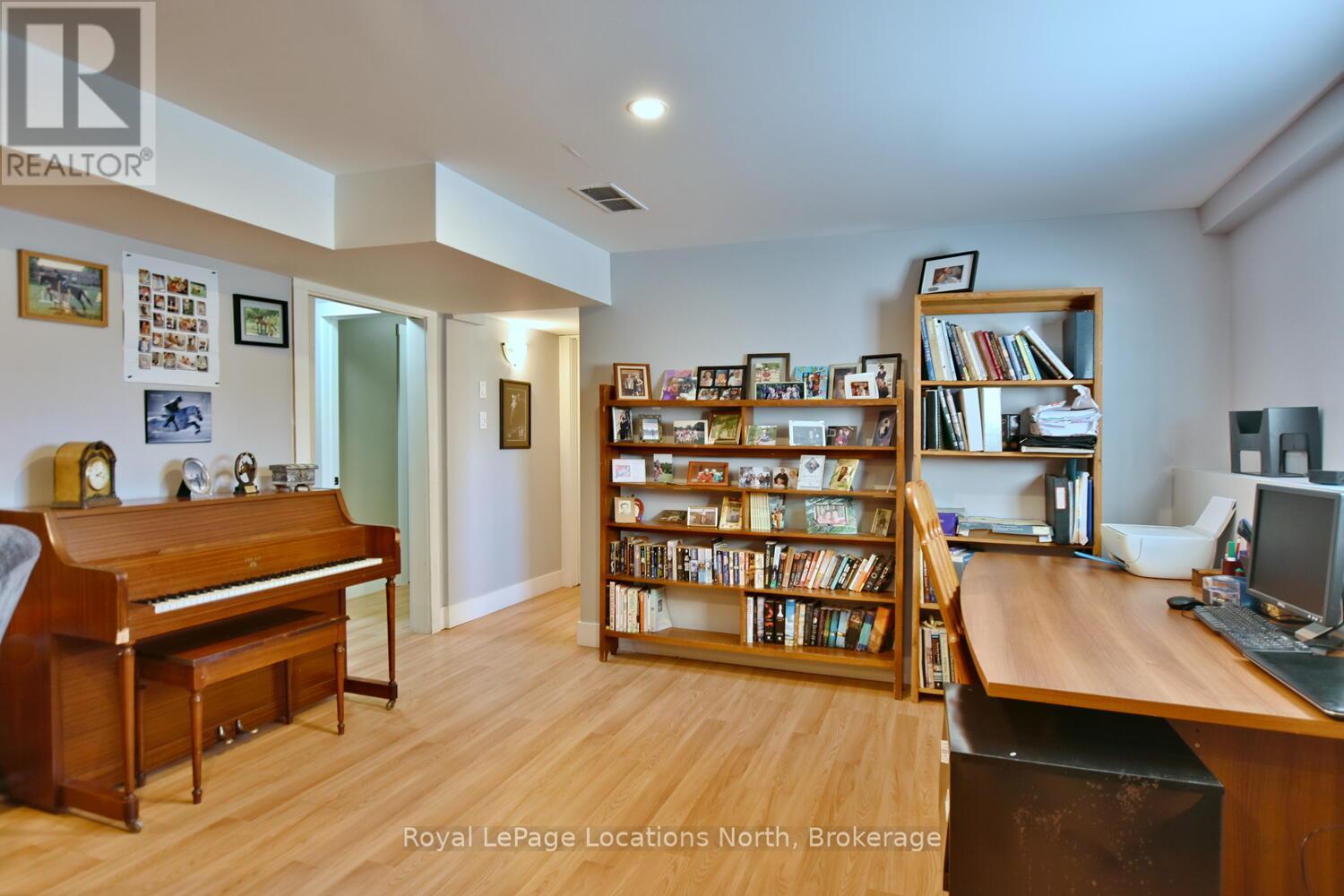 44 Donald Avenue, Clearview, Ontario  L0M 1P0 - Photo 41 - S12994404