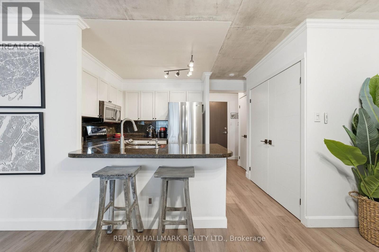 705 - 600 Queens Quay W, Toronto, Ontario M5V 3M3 - Photo 3 - C12994352