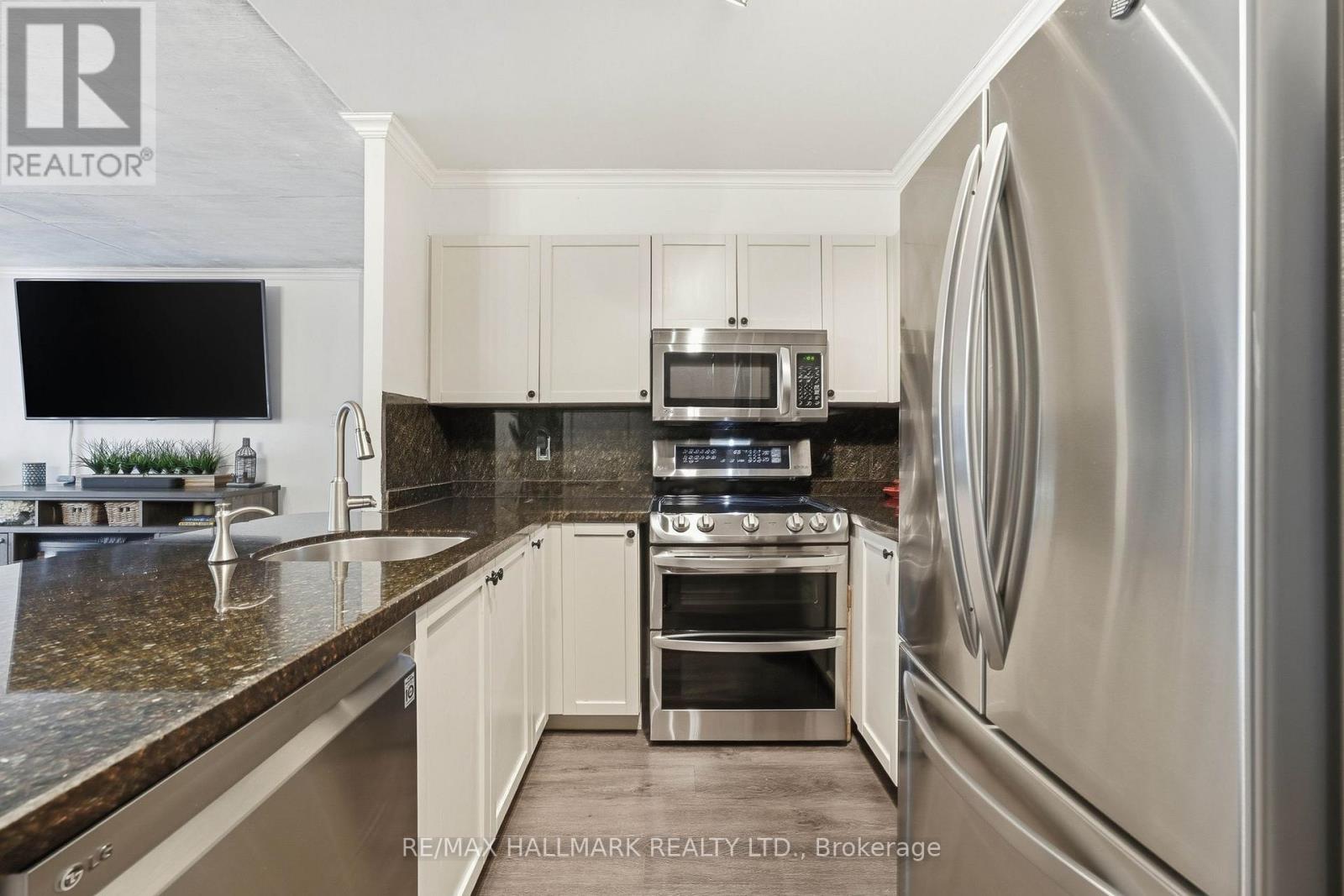 705 - 600 Queens Quay W, Toronto, Ontario M5V 3M3 - Photo 5 - C12994352