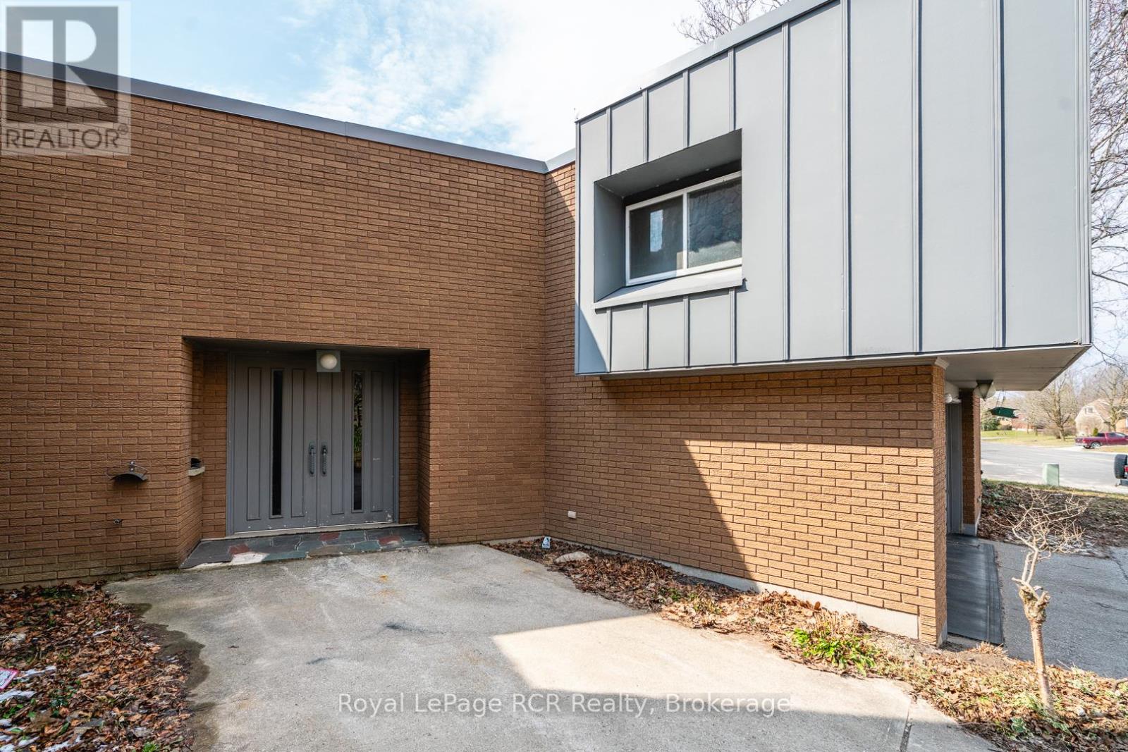 136 4th Avenue, Hanover, Ontario  N4N 2B3 - Photo 10 - X12981958