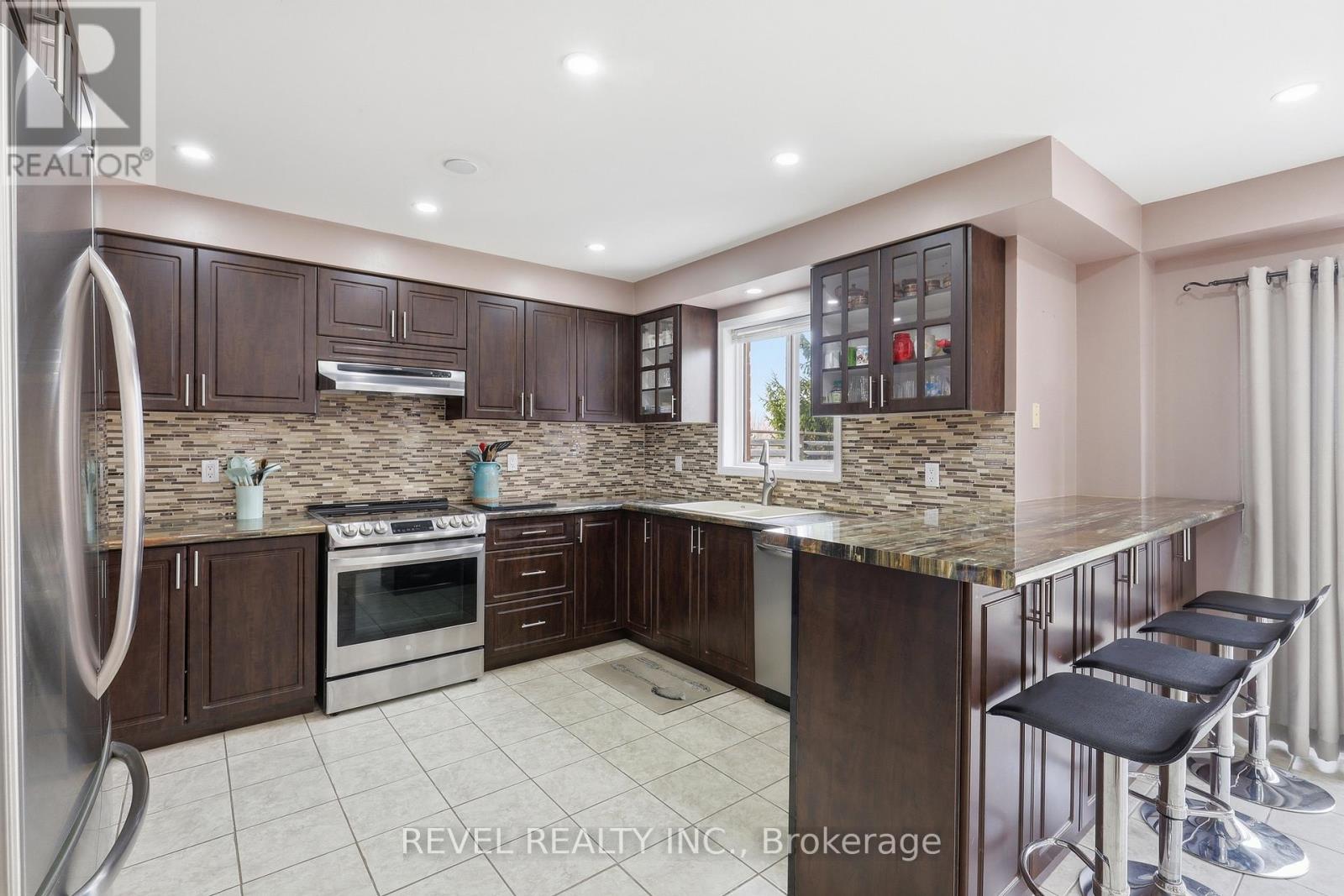 116 Hibbard Drive, Ajax, Ontario  L1Z 1J8 - Photo 9 - E12994362