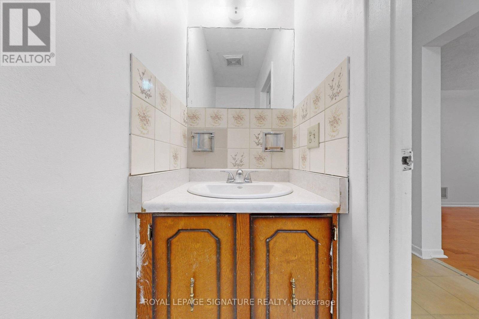 27 Rainthorpe Crescent, Toronto, Ontario  M1W 3S6 - Photo 21 - E12994390