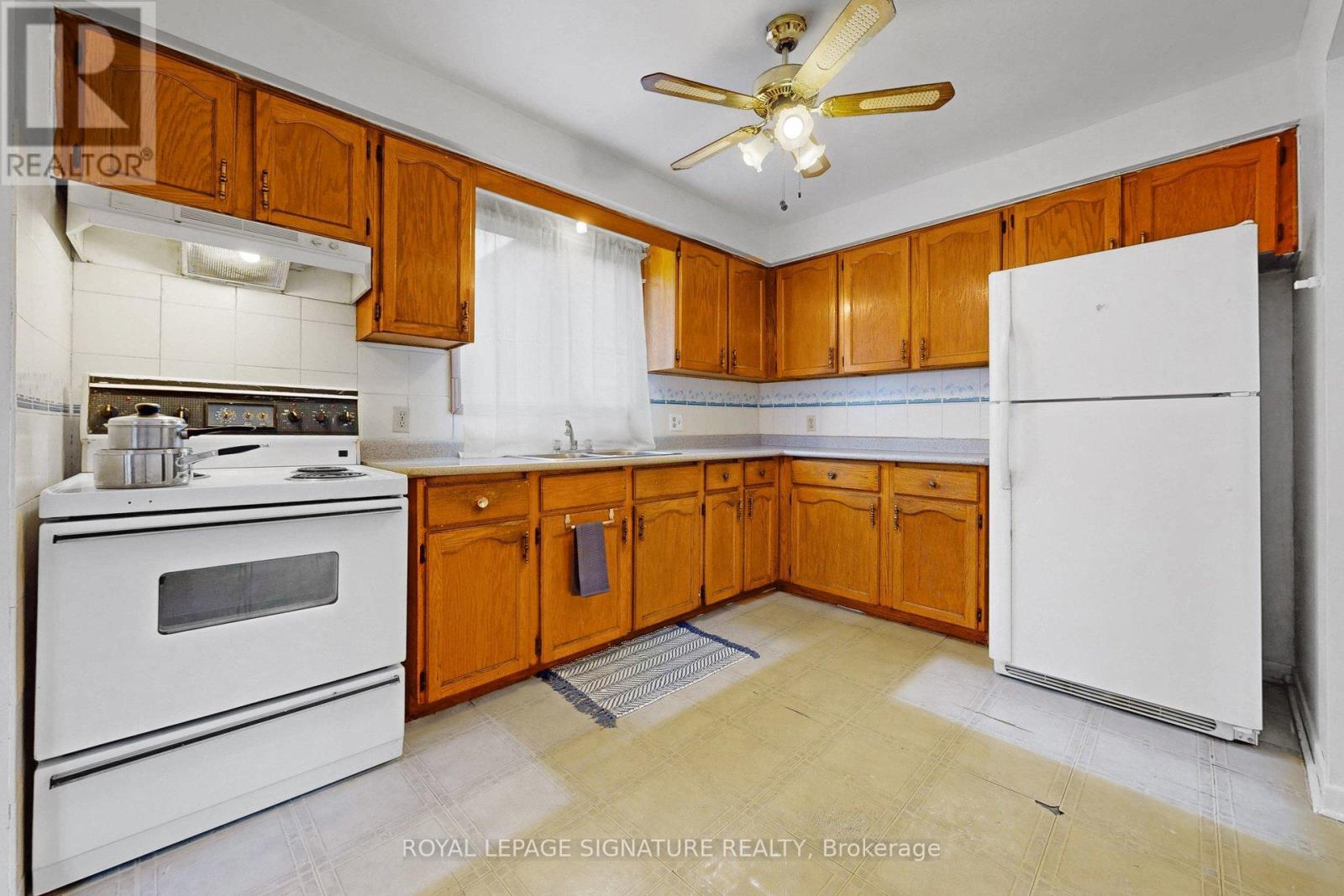 27 Rainthorpe Crescent, Toronto, Ontario  M1W 3S6 - Photo 7 - E12994390