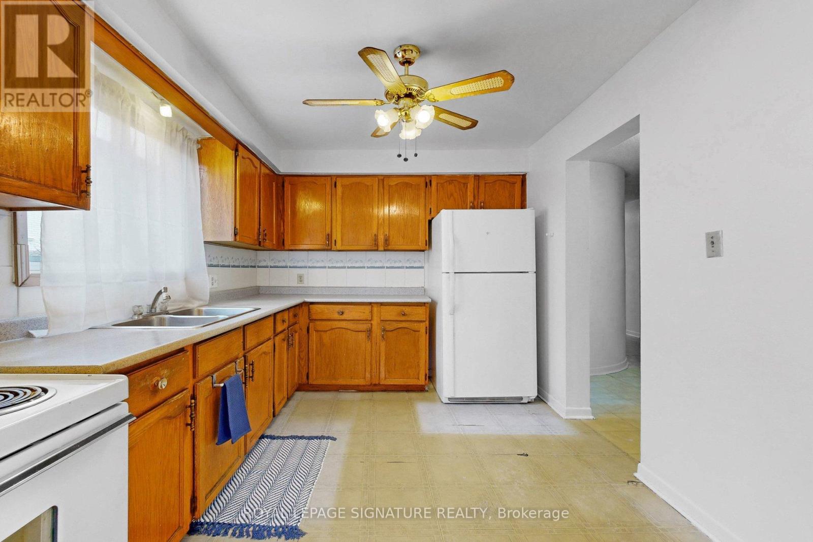 27 Rainthorpe Crescent, Toronto, Ontario  M1W 3S6 - Photo 9 - E12994390