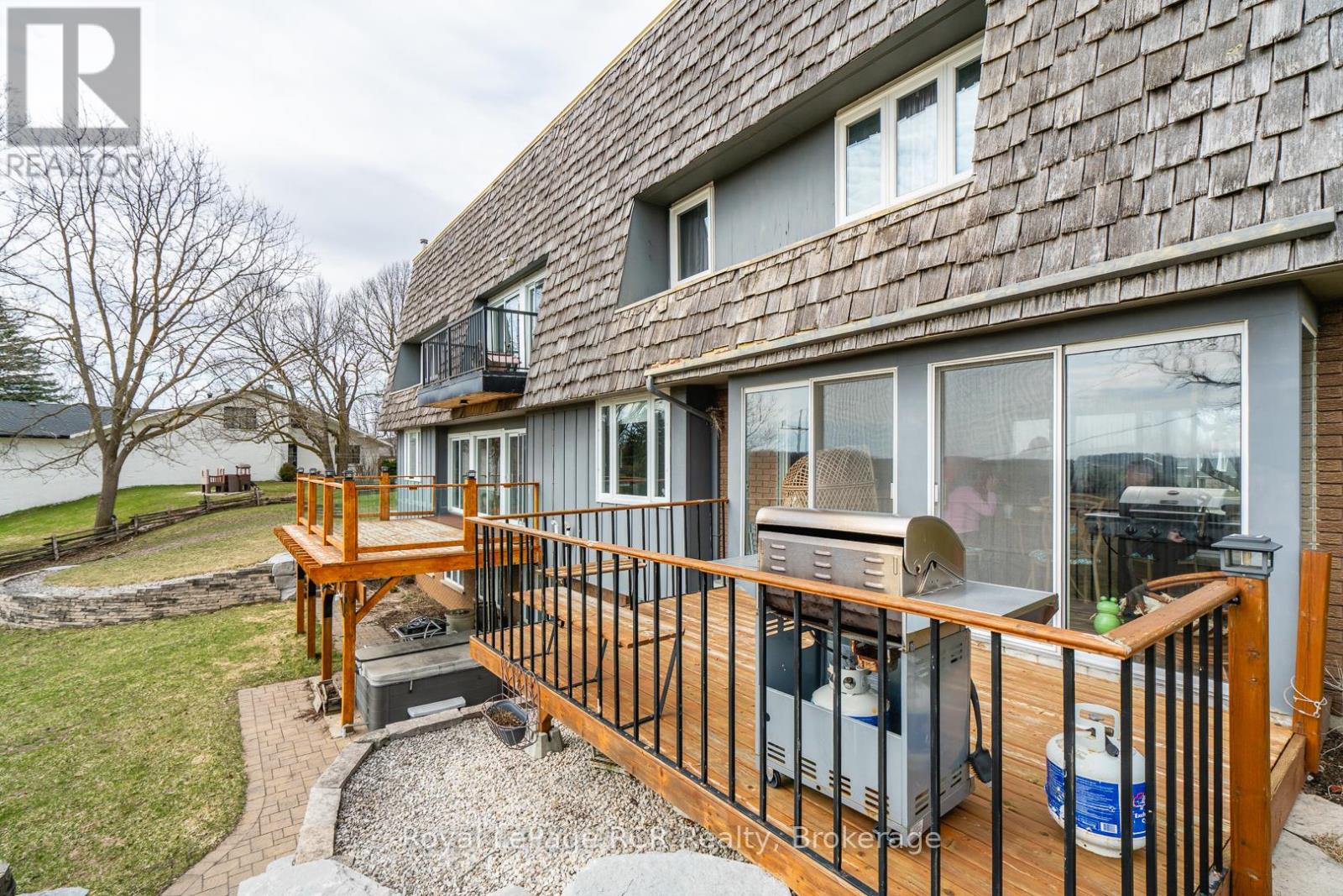 136 4th Avenue, Hanover, Ontario  N4N 2B3 - Photo 3 - X12981958