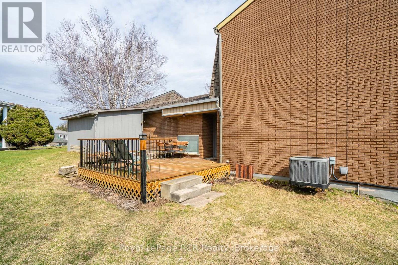 136 4th Avenue, Hanover, Ontario  N4N 2B3 - Photo 9 - X12981958