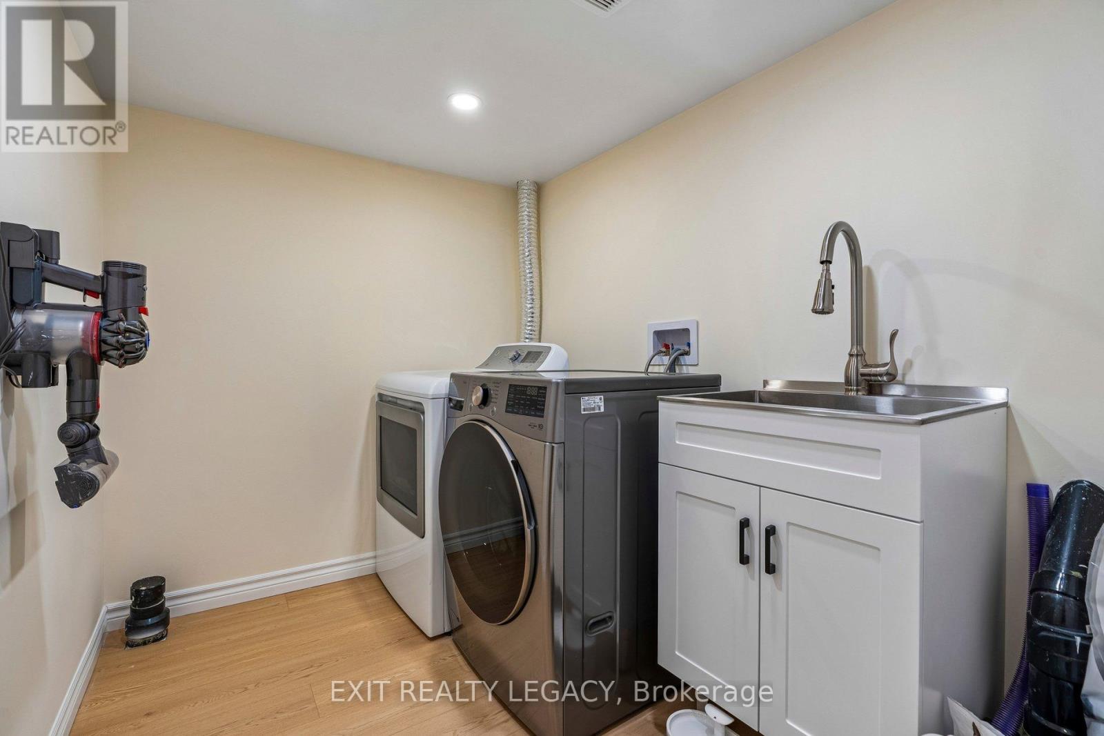 20 Lucena Crescent, Vaughan, Ontario  L6A 2W6 - Photo 46 - N12994412