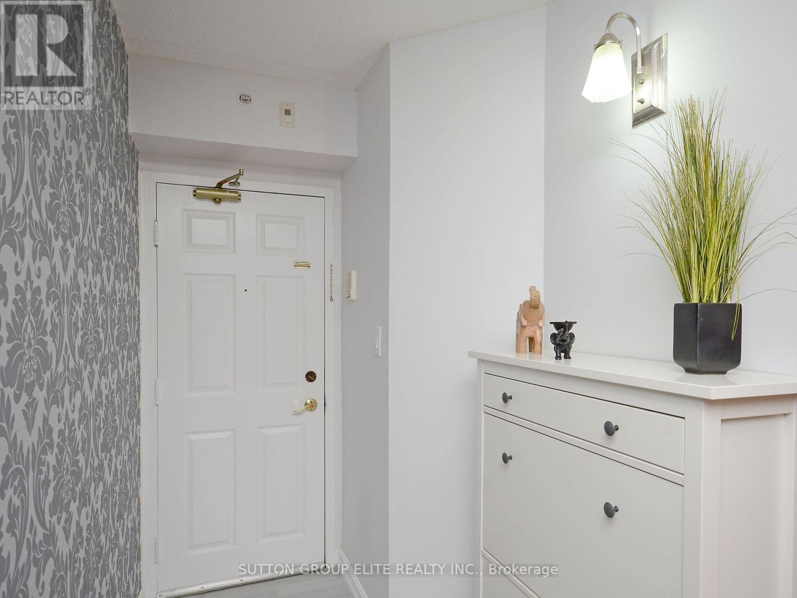 312 - 4013 Kilmer Drive, Burlington, Ontario  L7M 4M3 - Photo 2 - W12994364