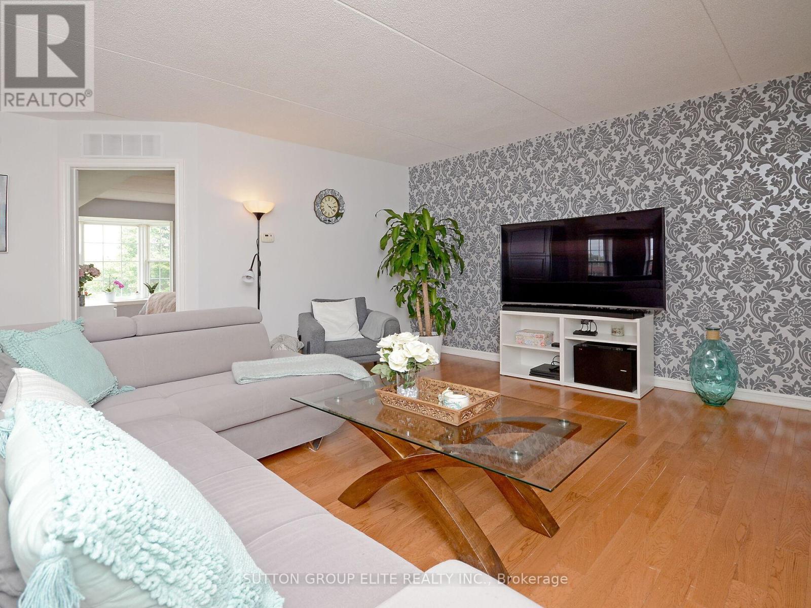 312 - 4013 Kilmer Drive, Burlington, Ontario  L7M 4M3 - Photo 8 - W12994364