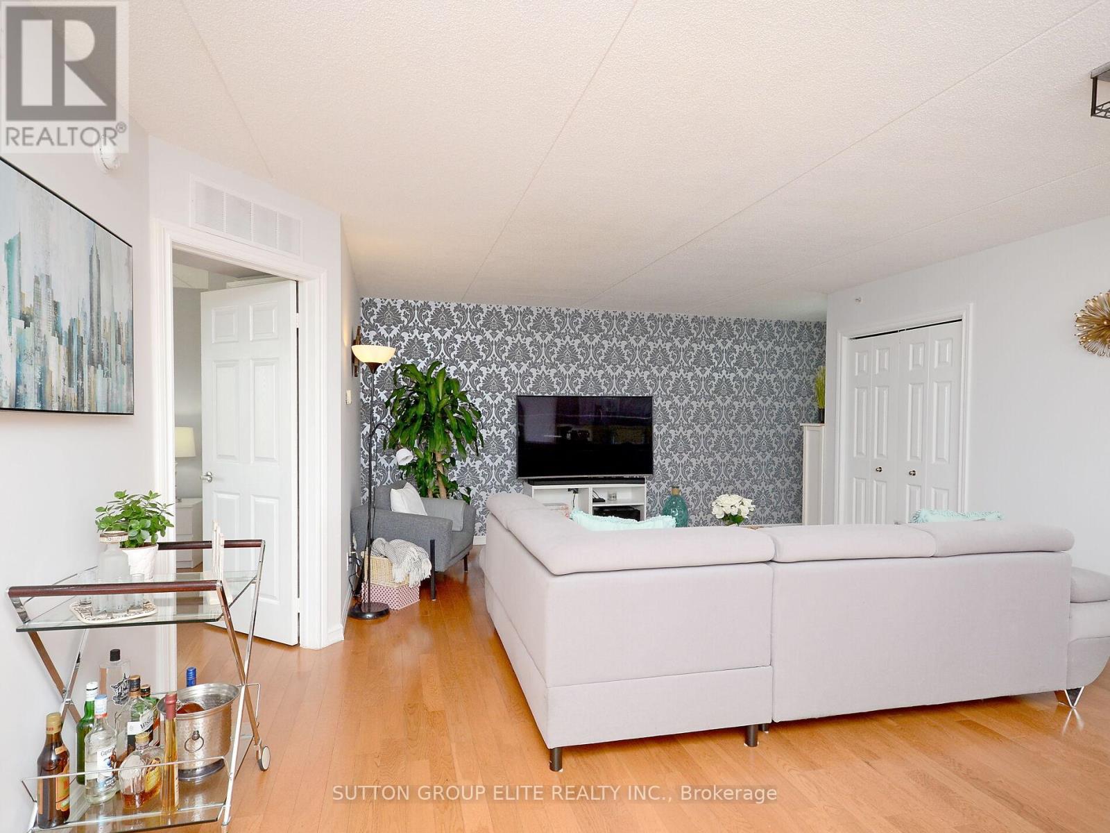 312 - 4013 Kilmer Drive, Burlington, Ontario  L7M 4M3 - Photo 9 - W12994364