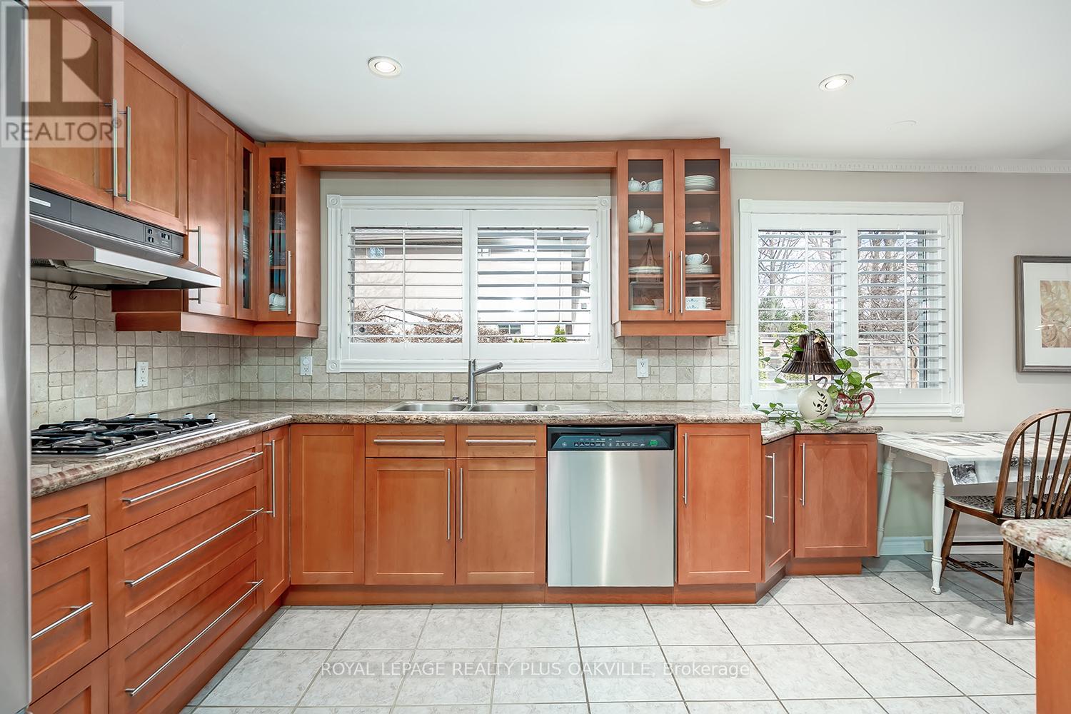 1507 Trenton Road, Oakville, Ontario  L6L 1K9 - Photo 11 - W12994368