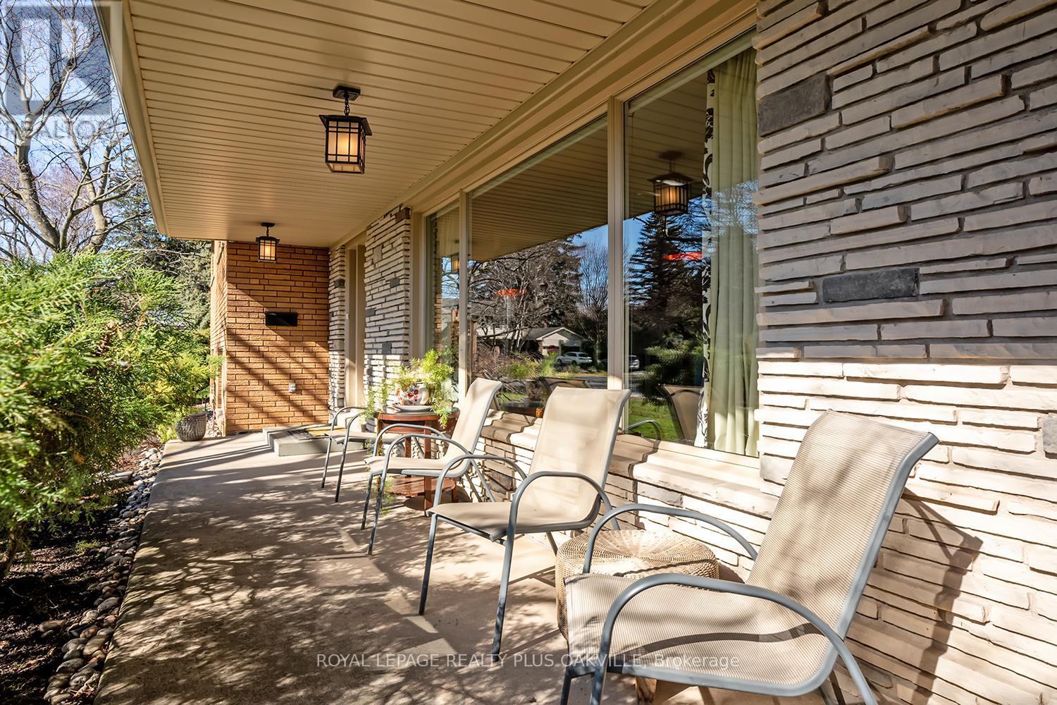 1507 Trenton Road, Oakville, Ontario  L6L 1K9 - Photo 3 - W12994368