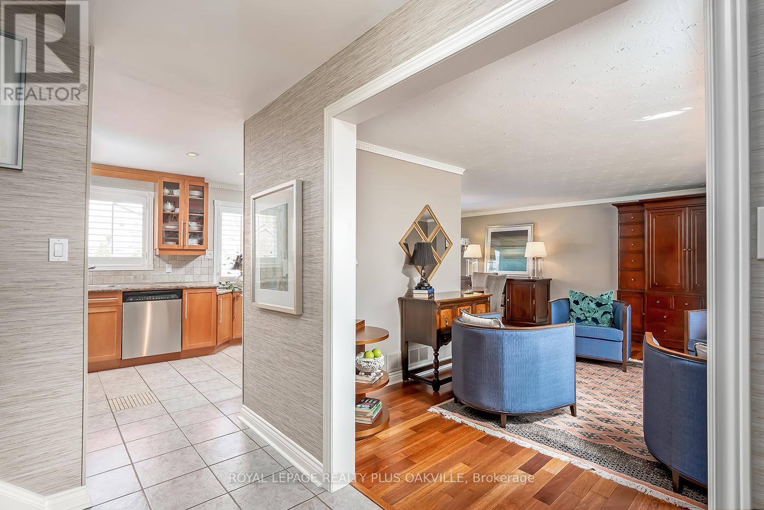 1507 Trenton Road, Oakville, Ontario  L6L 1K9 - Photo 5 - W12994368