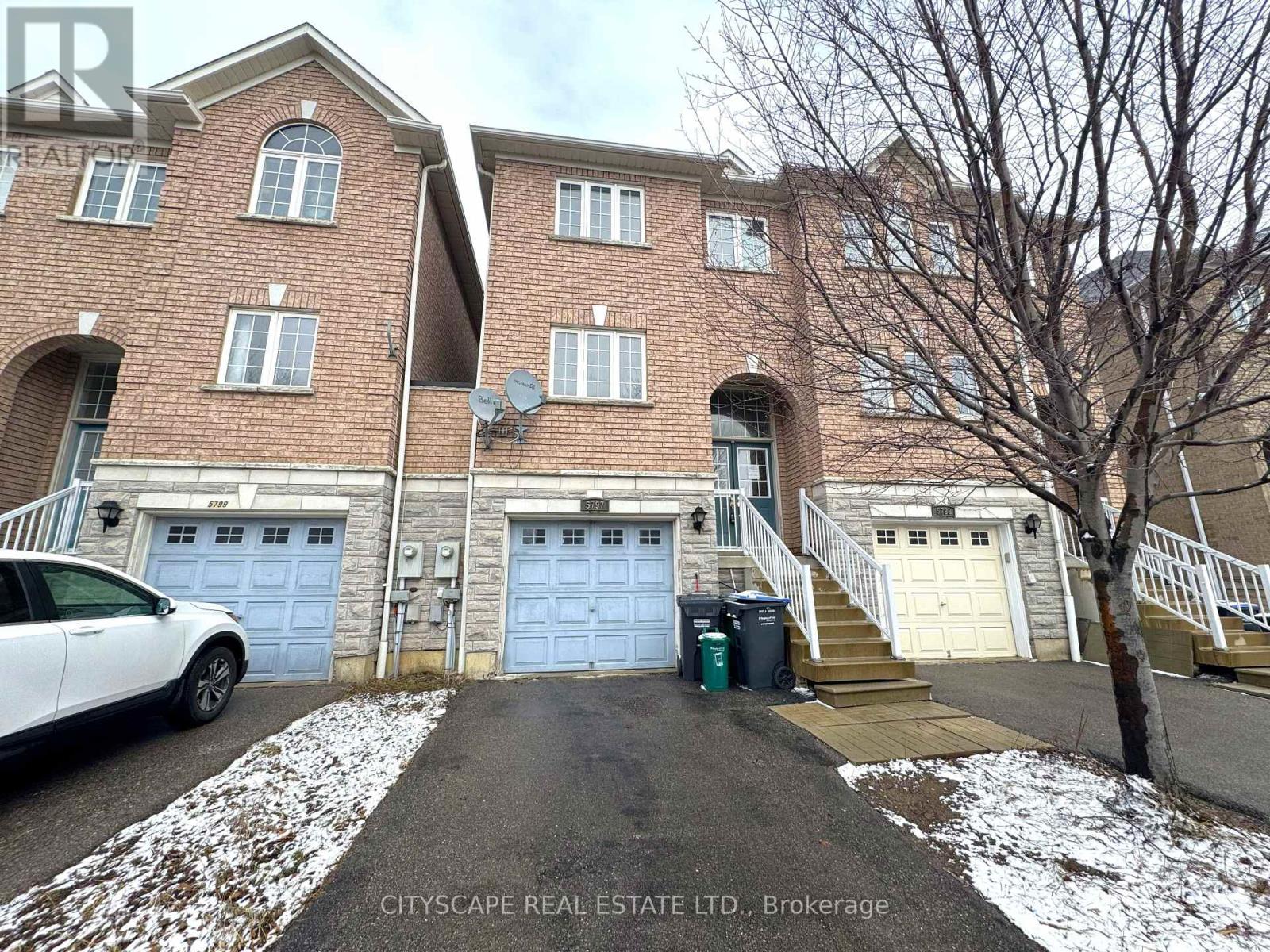 5797 Tiz Street, Mississauga, Ontario  L5R 0B4 - Photo 2 - W12994380