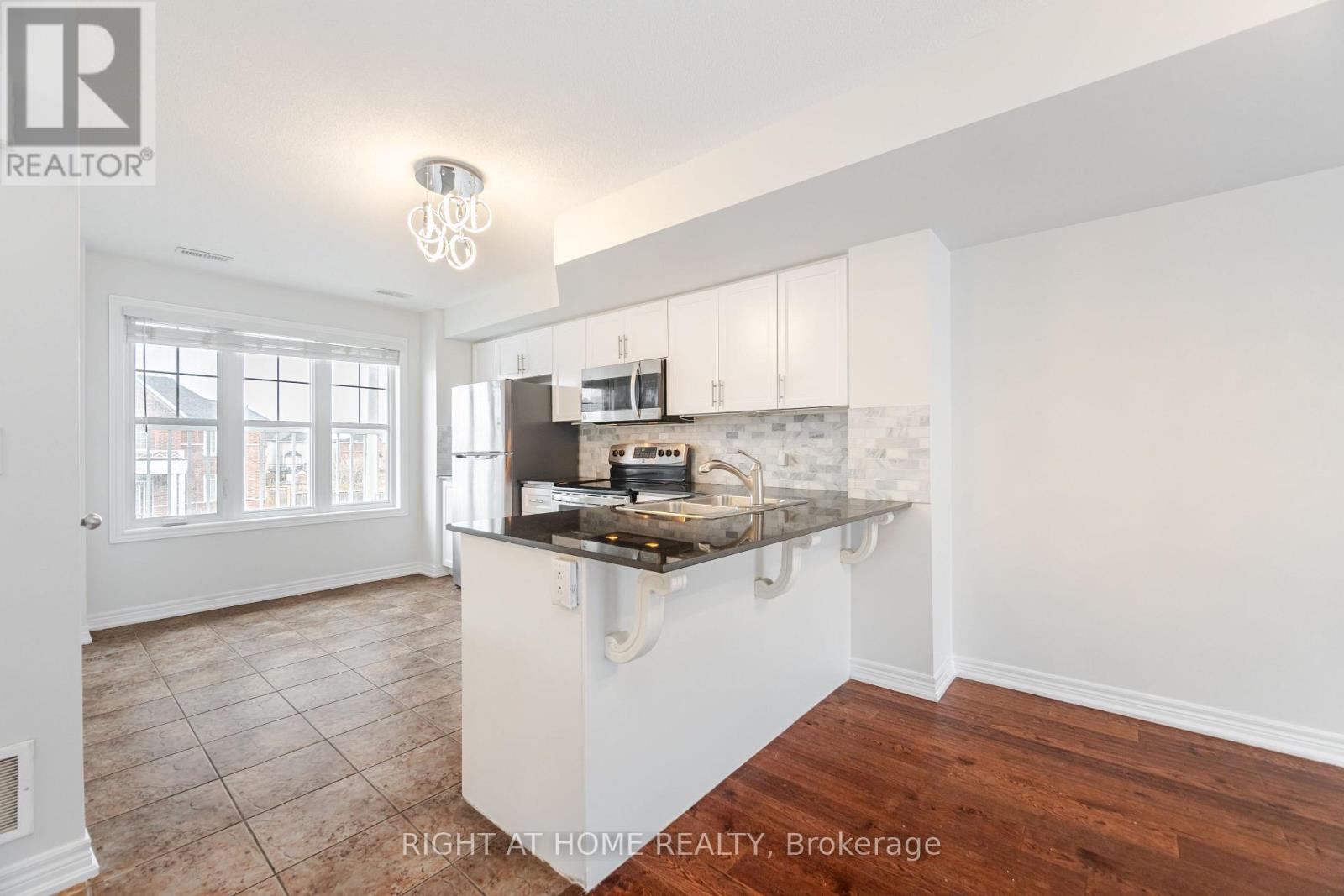 18 - 1380 Costigan Road, Milton, Ontario  L9T 8L2 - Photo 4 - W12994406