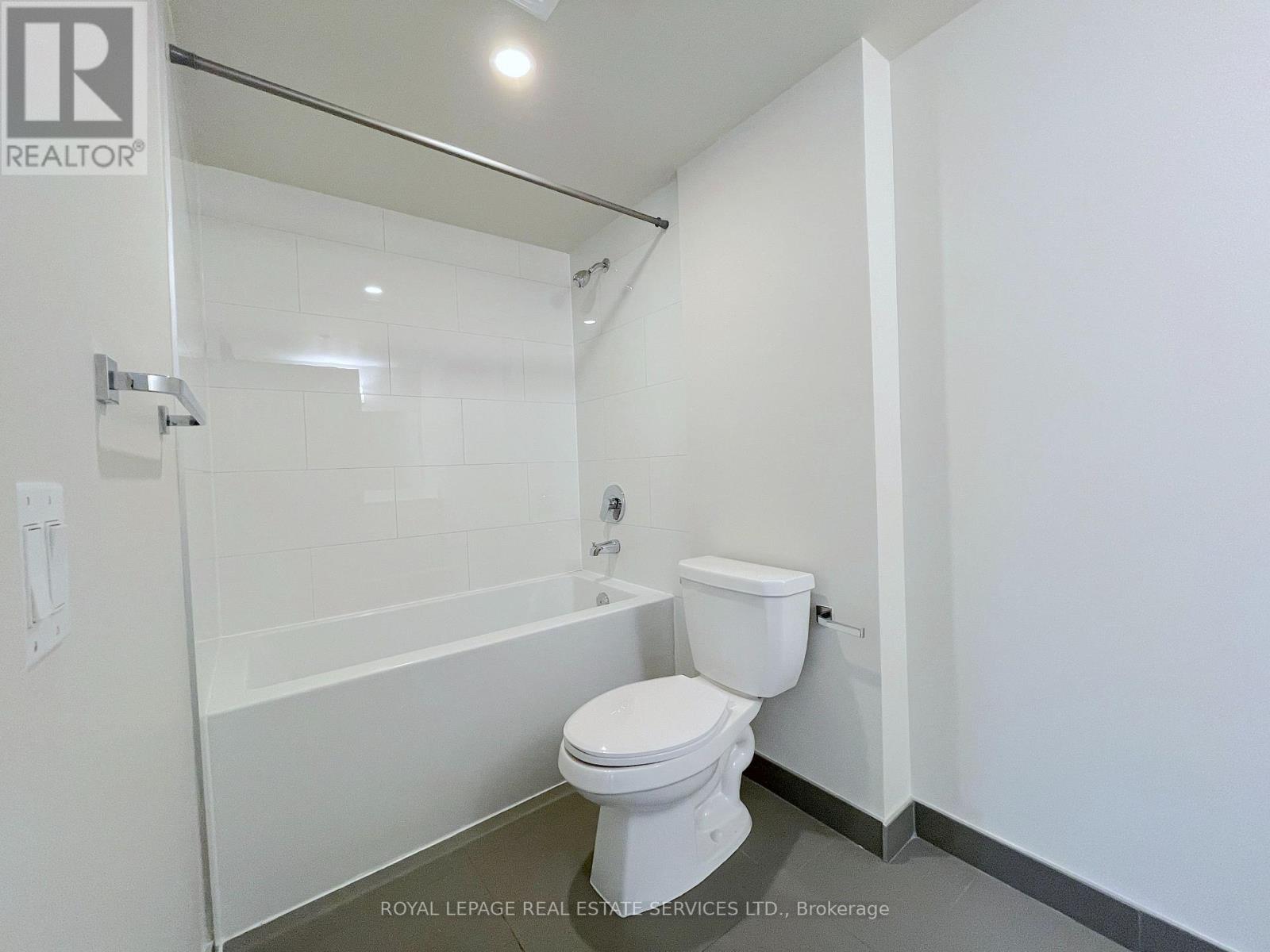 606 - 3385 Dundas Street W, Toronto, Ontario  M6S 2S2 - Photo 10 - W12994408