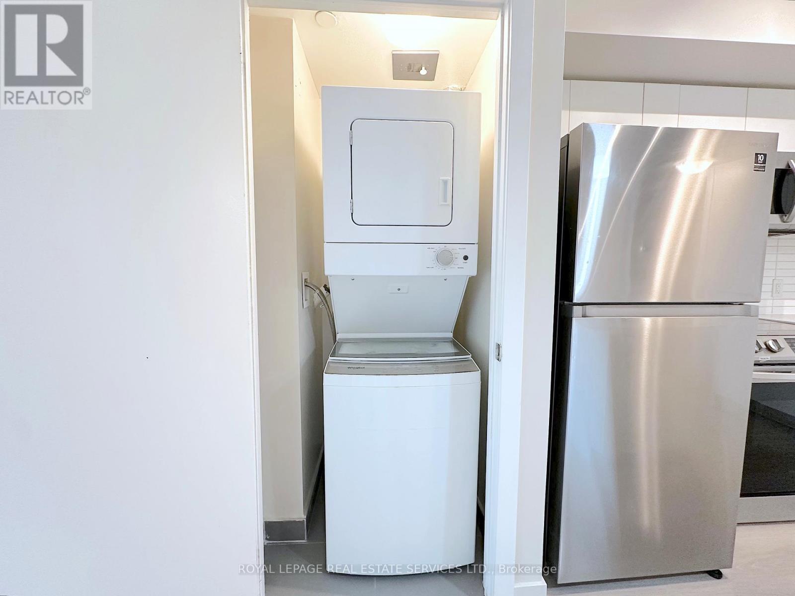 606 - 3385 Dundas Street W, Toronto, Ontario  M6S 2S2 - Photo 12 - W12994408