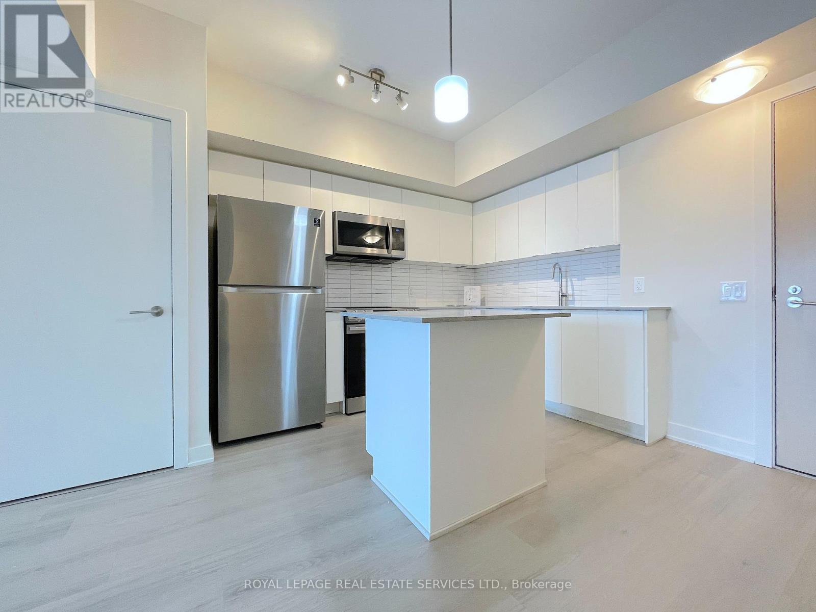 606 - 3385 Dundas Street W, Toronto, Ontario  M6S 2S2 - Photo 4 - W12994408