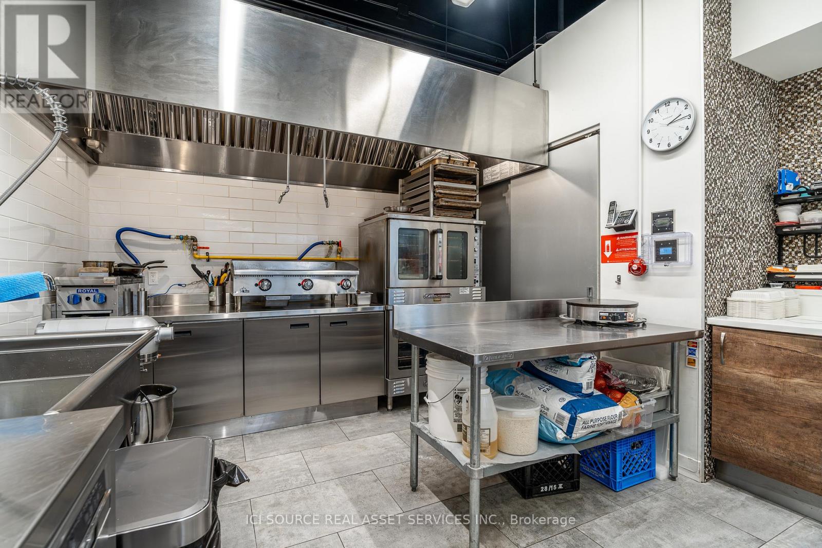 15 & 16 - 1884 Merivale Road, Ottawa, Ontario  K2G 1E6 - Photo 12 - X12994376