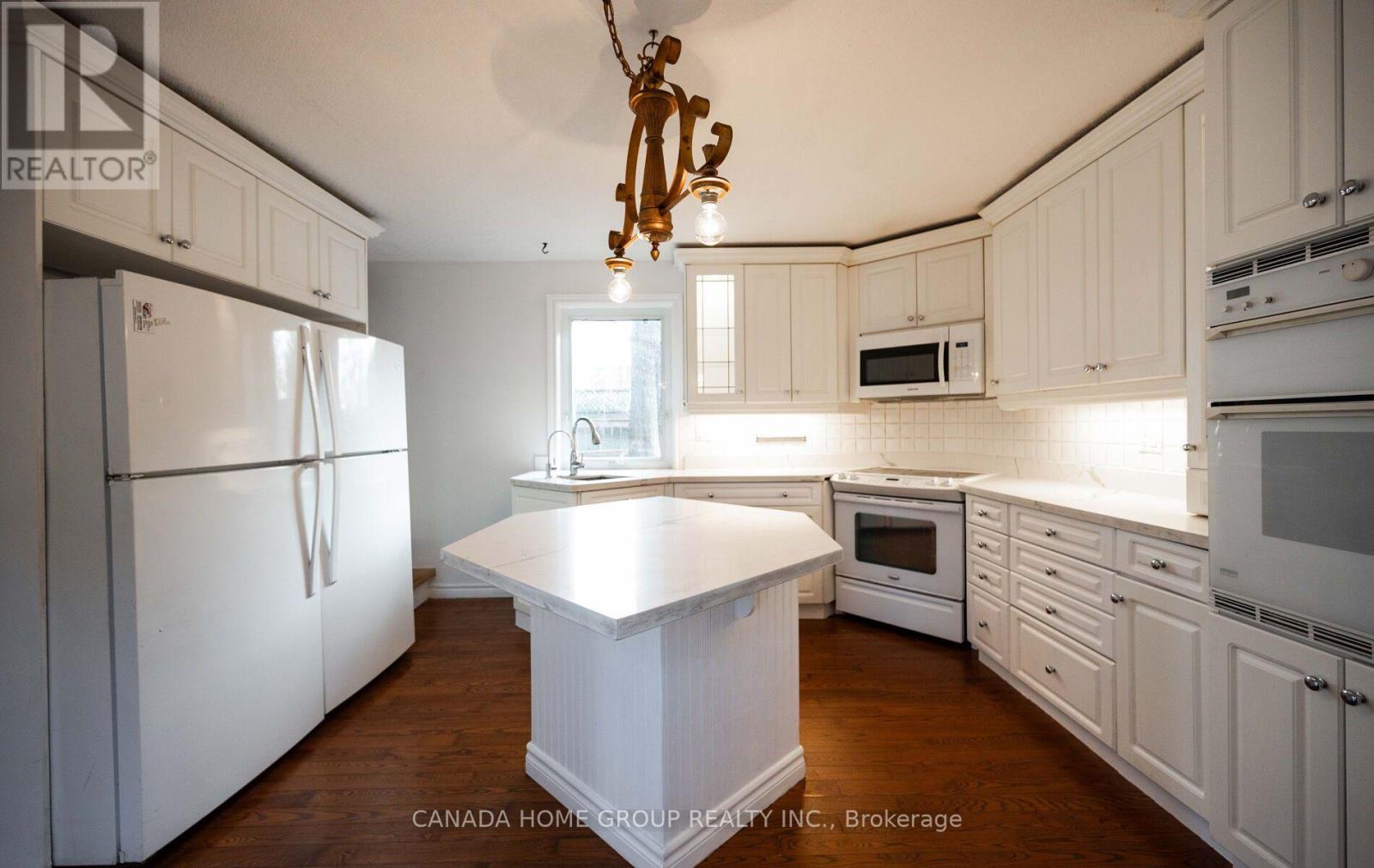 30 Main Street N, Milton, Ontario  L0P 1B0 - Photo 6 - W12956548