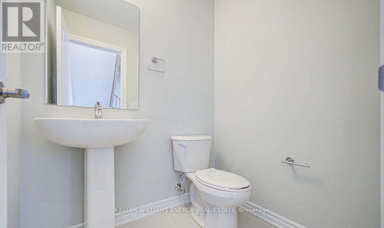 1210 Greentree Path, Oshawa, Ontario L1H 8L7 - Photo 4 - E12994422