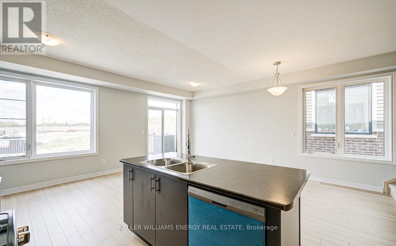 1210 Greentree Path, Oshawa, Ontario L1H 8L7 - Photo 9 - E12994422