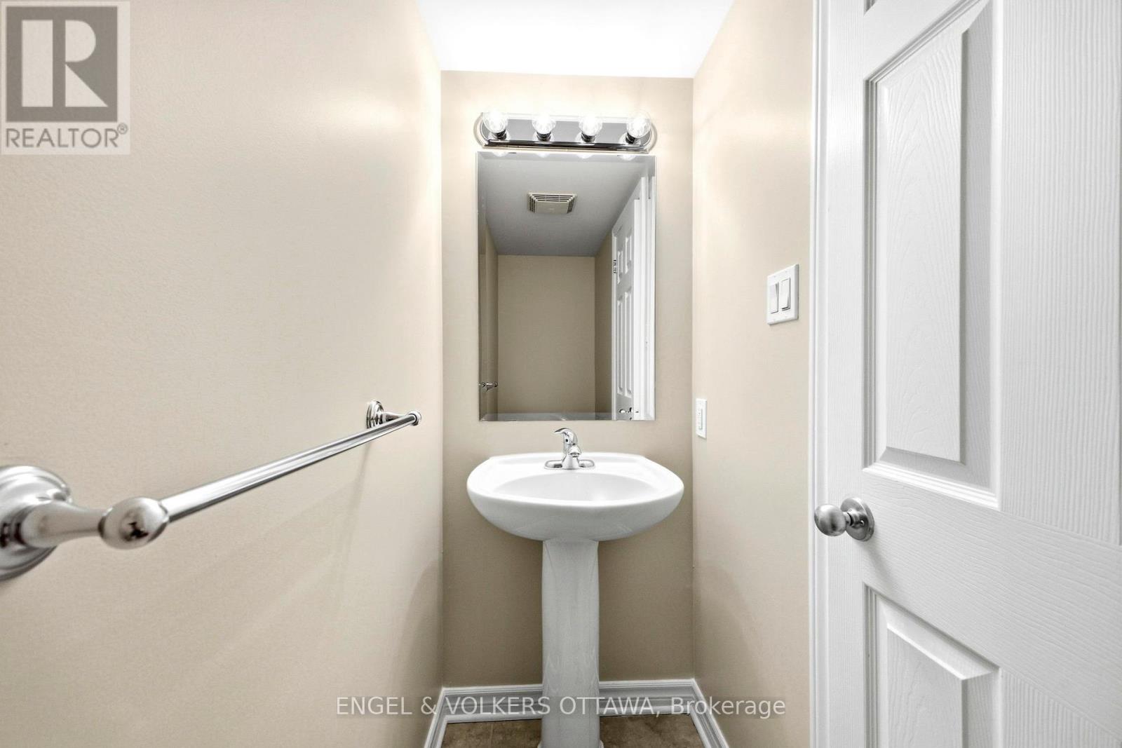 234 Branthaven Street, Ottawa, Ontario K4A 0H6 - Photo 5 - X12994444