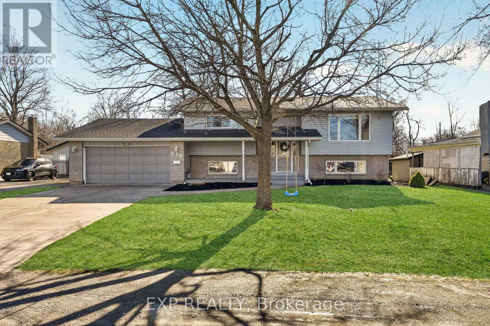 414 Fairview Road, Fort Erie, Ontario  L2A 4S2 - Photo 2 - X12994432