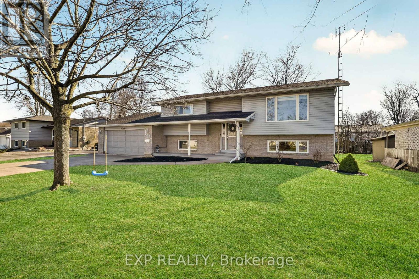 414 Fairview Road, Fort Erie, Ontario  L2A 4S2 - Photo 3 - X12994432