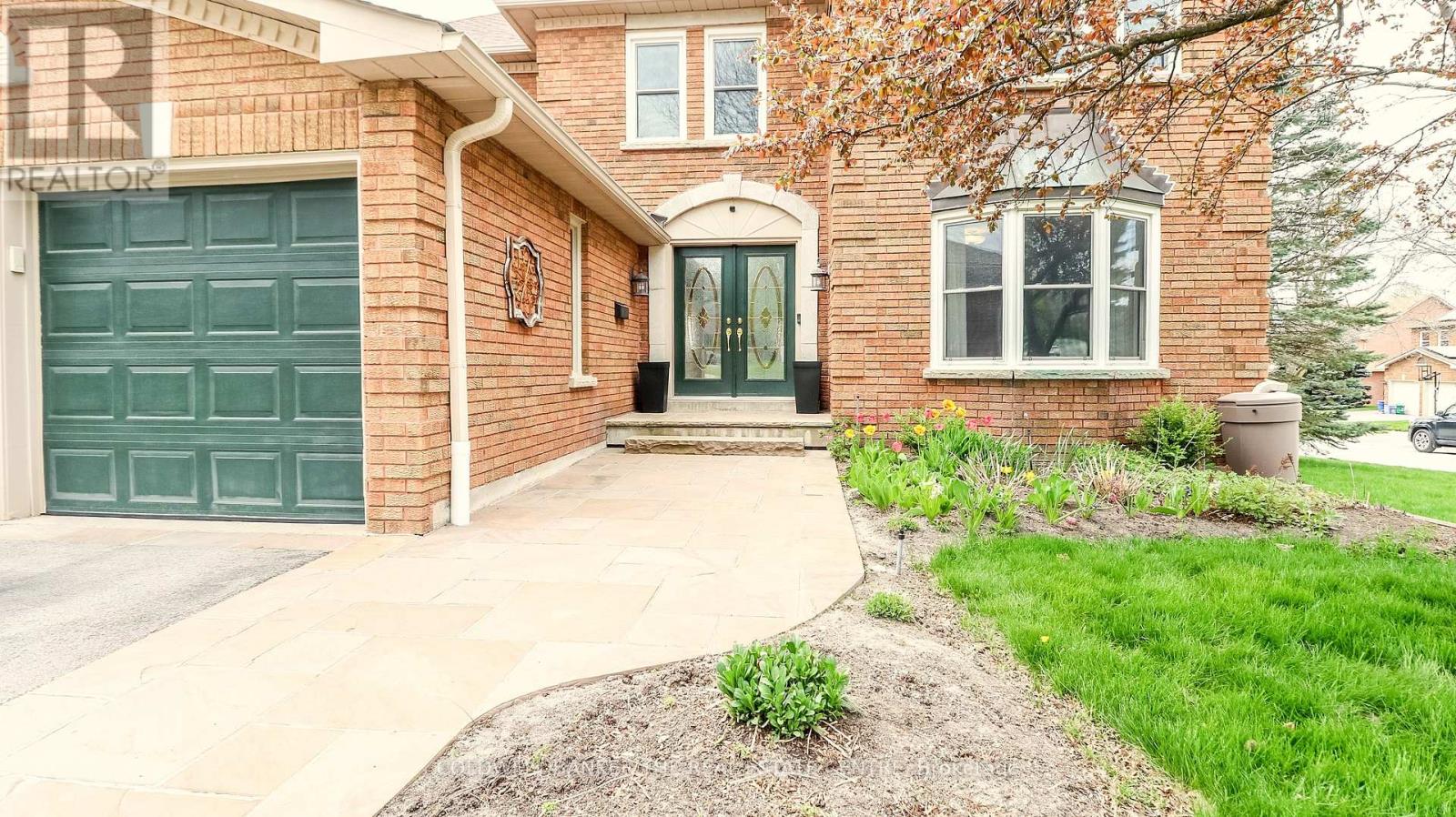 37 Falling Brook Drive, Barrie, Ontario  L4N 7E9 - Photo 2 - S12703130