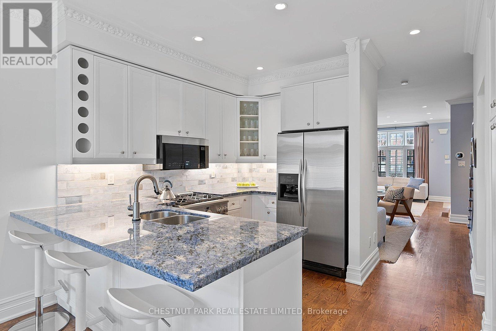 21 Castlefield Avenue, Toronto, Ontario  M4R 1G3 - Photo 9 - C12994448