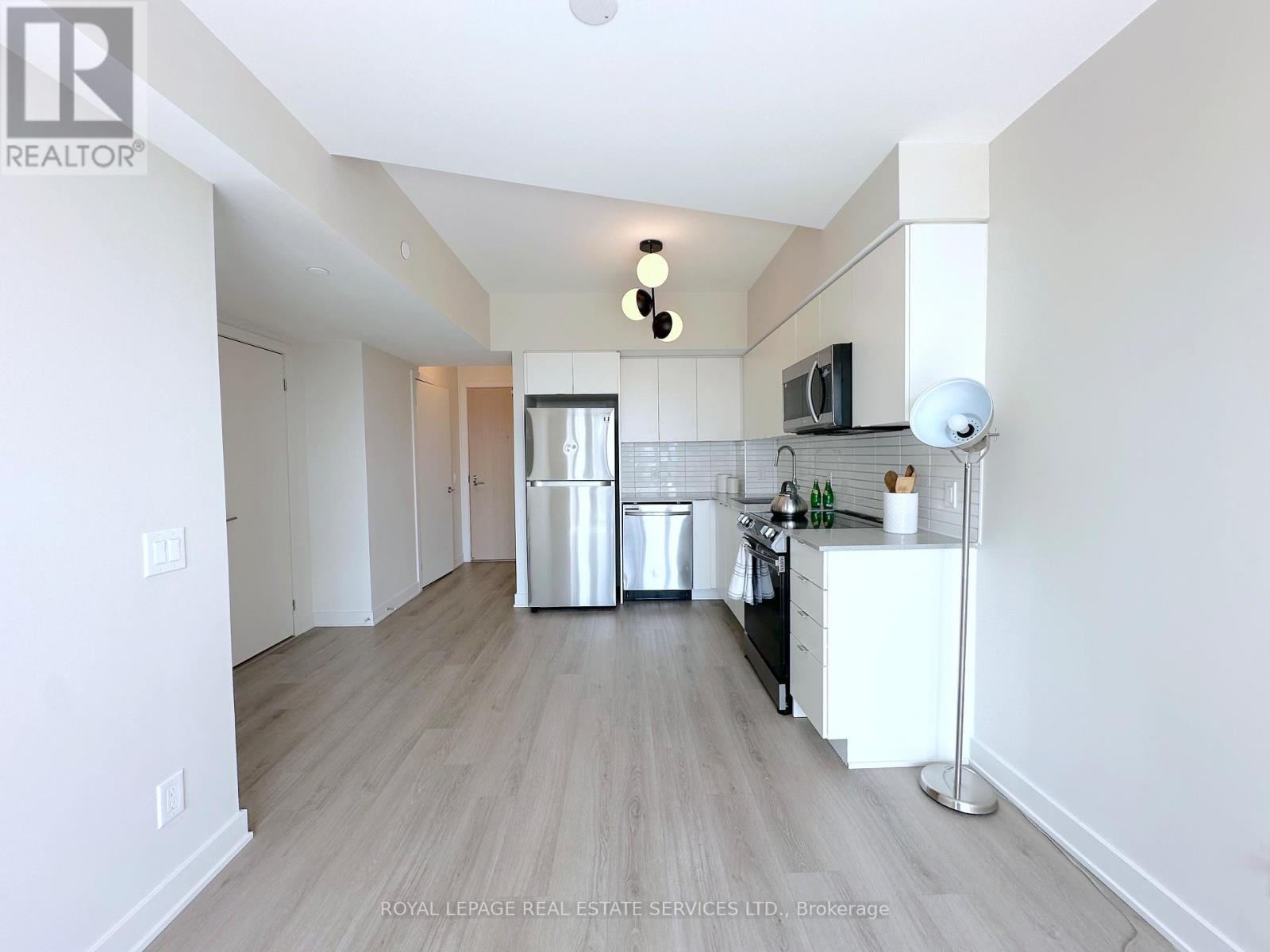 623 - 3385 Dundas Street W, Toronto, Ontario  M6S 2S2 - Photo 4 - W12994420