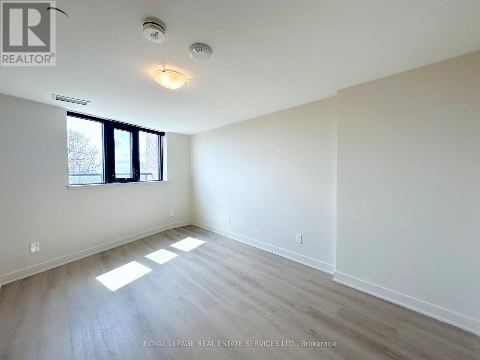 623 - 3385 Dundas Street W, Toronto, Ontario  M6S 2S2 - Photo 5 - W12994420