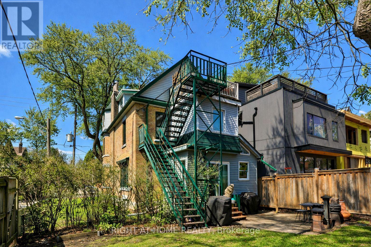 341 Sunnyside Avenue, Toronto, Ontario  M6R 2R7 - Photo 4 - W12994440