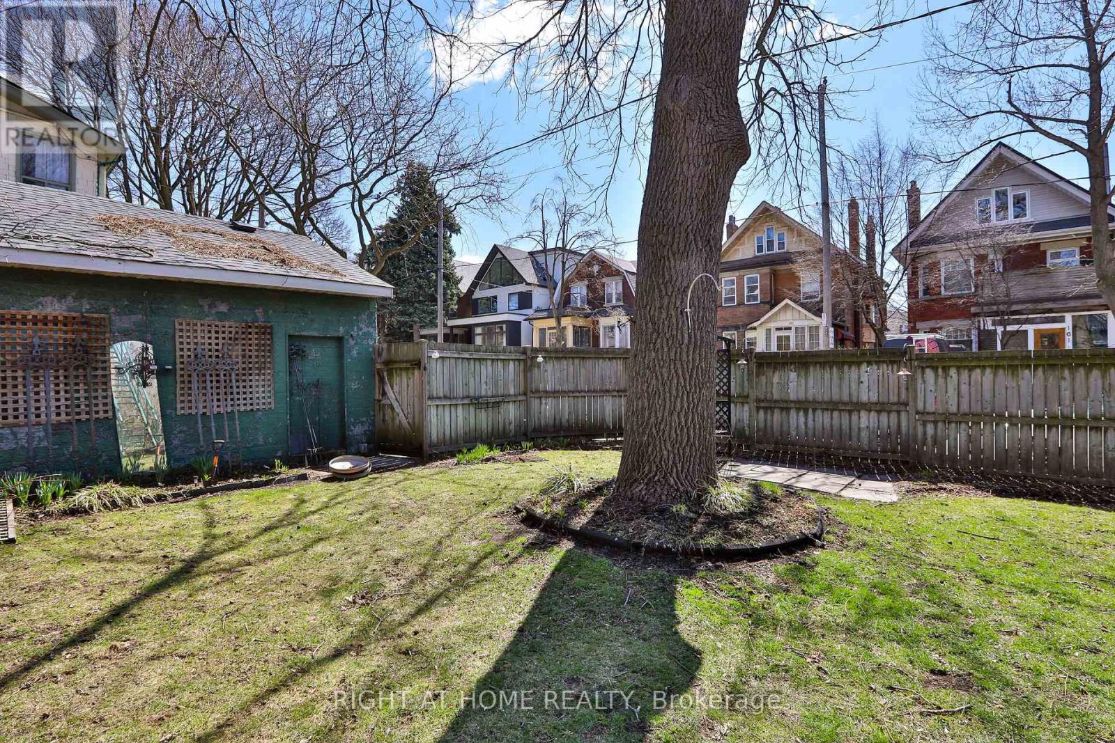 341 Sunnyside Avenue, Toronto, Ontario  M6R 2R7 - Photo 7 - W12994440