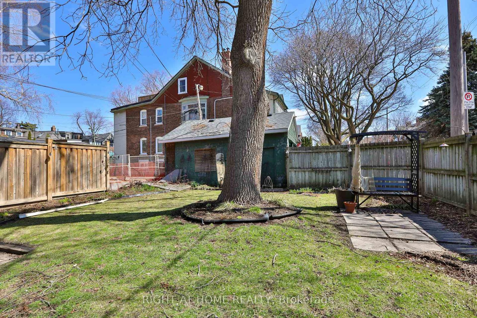 341 Sunnyside Avenue, Toronto, Ontario  M6R 2R7 - Photo 8 - W12994440