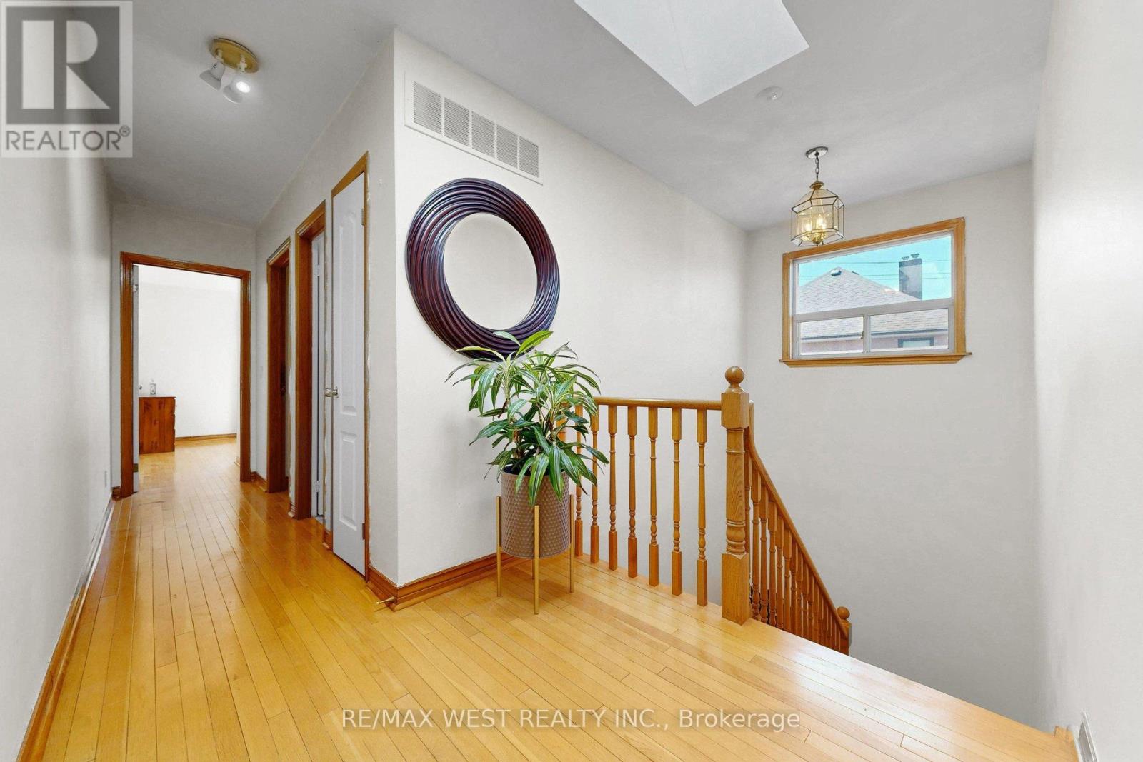 190 Belgravia Avenue, Toronto, Ontario  M6E 2M7 - Photo 18 - W12994442