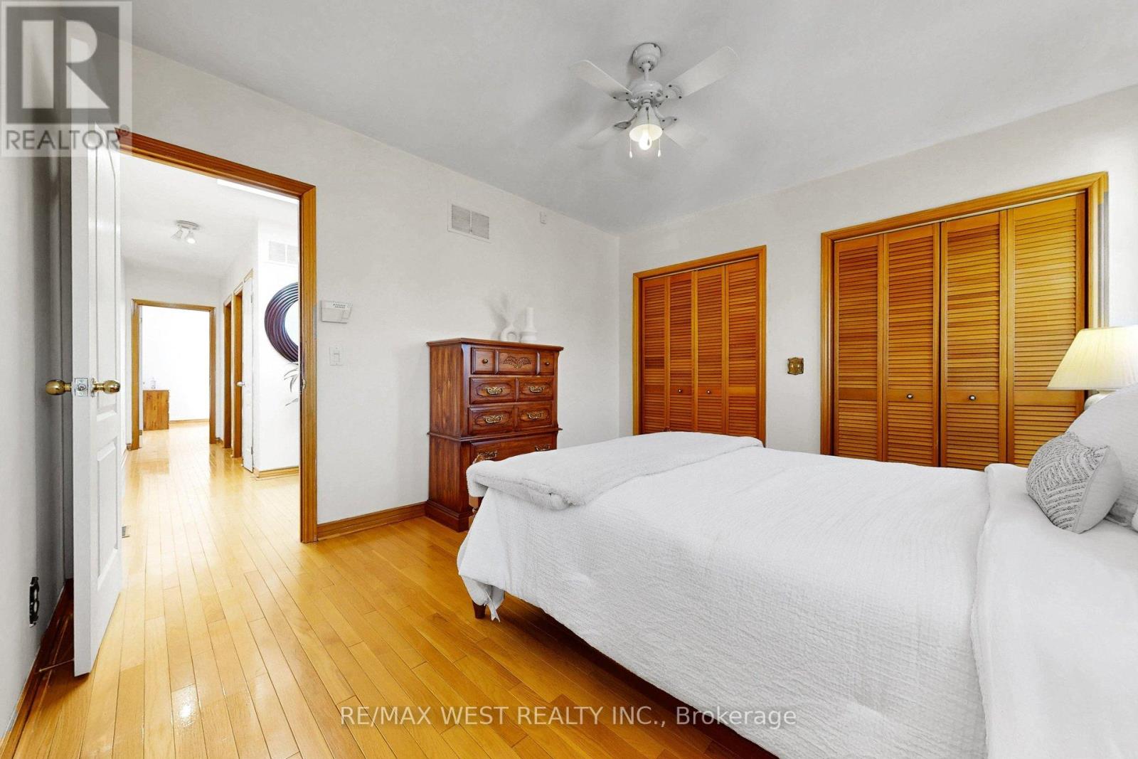 190 Belgravia Avenue, Toronto, Ontario  M6E 2M7 - Photo 20 - W12994442