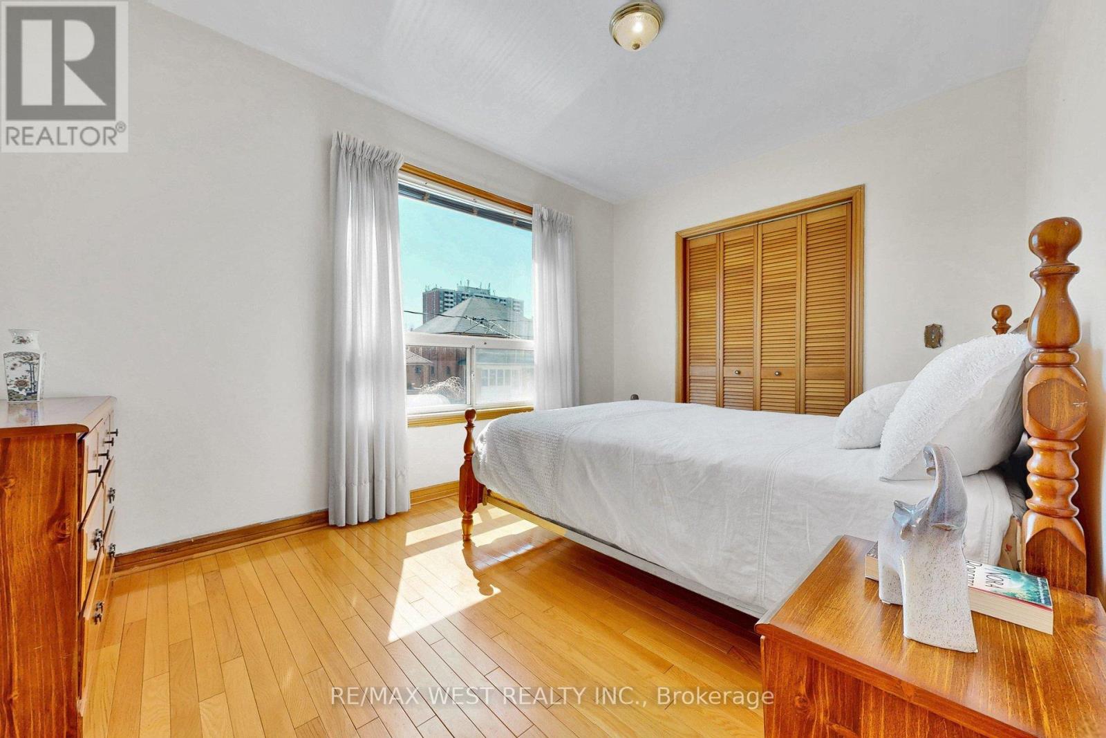 190 Belgravia Avenue, Toronto, Ontario  M6E 2M7 - Photo 25 - W12994442