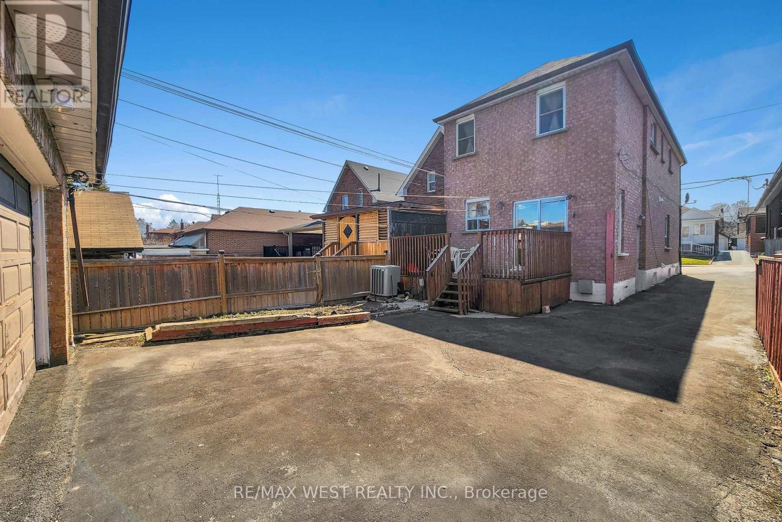 190 Belgravia Avenue, Toronto, Ontario  M6E 2M7 - Photo 38 - W12994442