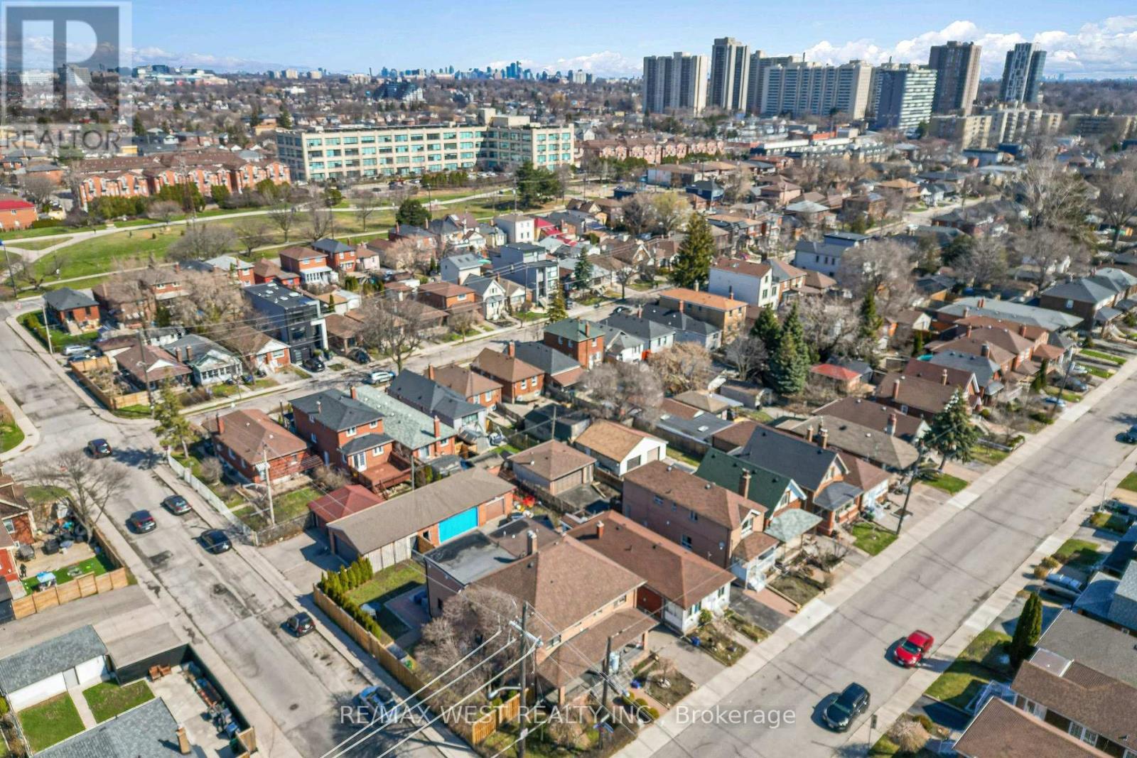 190 Belgravia Avenue, Toronto, Ontario  M6E 2M7 - Photo 42 - W12994442