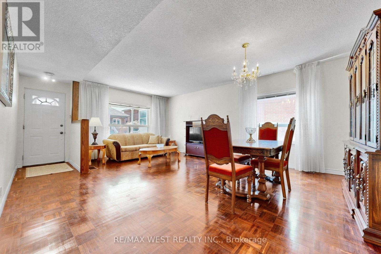 190 Belgravia Avenue, Toronto, Ontario  M6E 2M7 - Photo 5 - W12994442