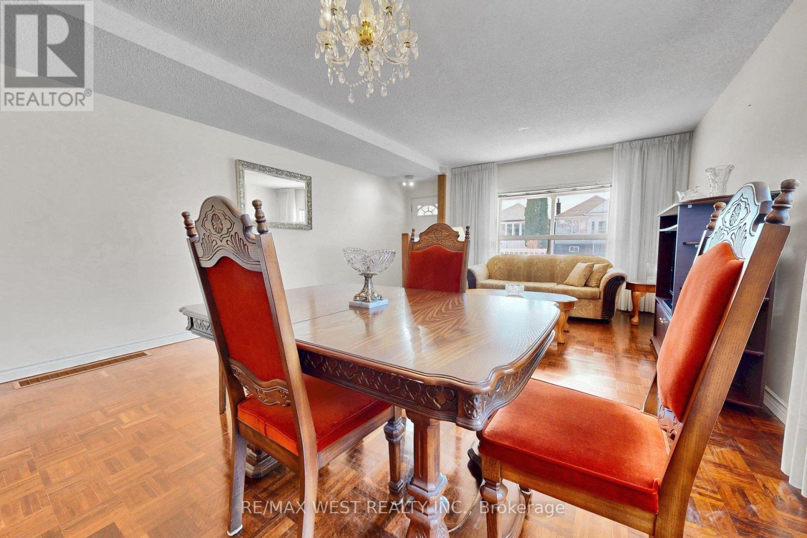 190 Belgravia Avenue, Toronto, Ontario  M6E 2M7 - Photo 8 - W12994442