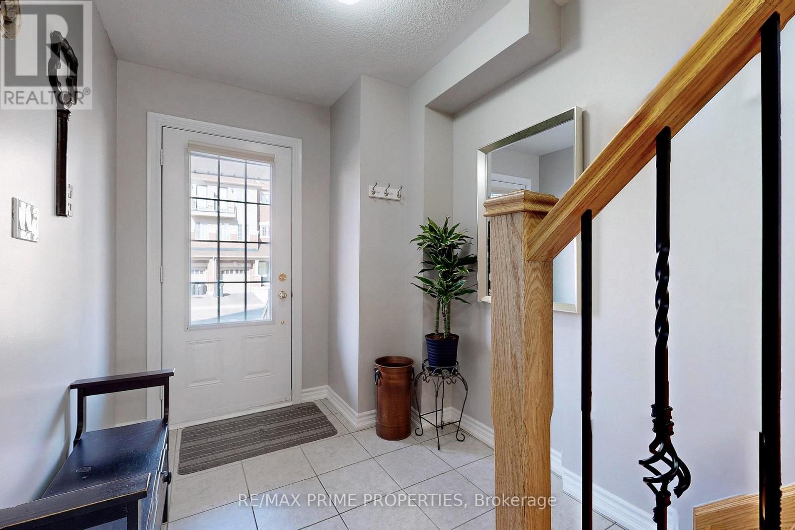 21 Sprucewood Road, Brampton, Ontario L6Z 0J0 - Photo 2 - W12994462