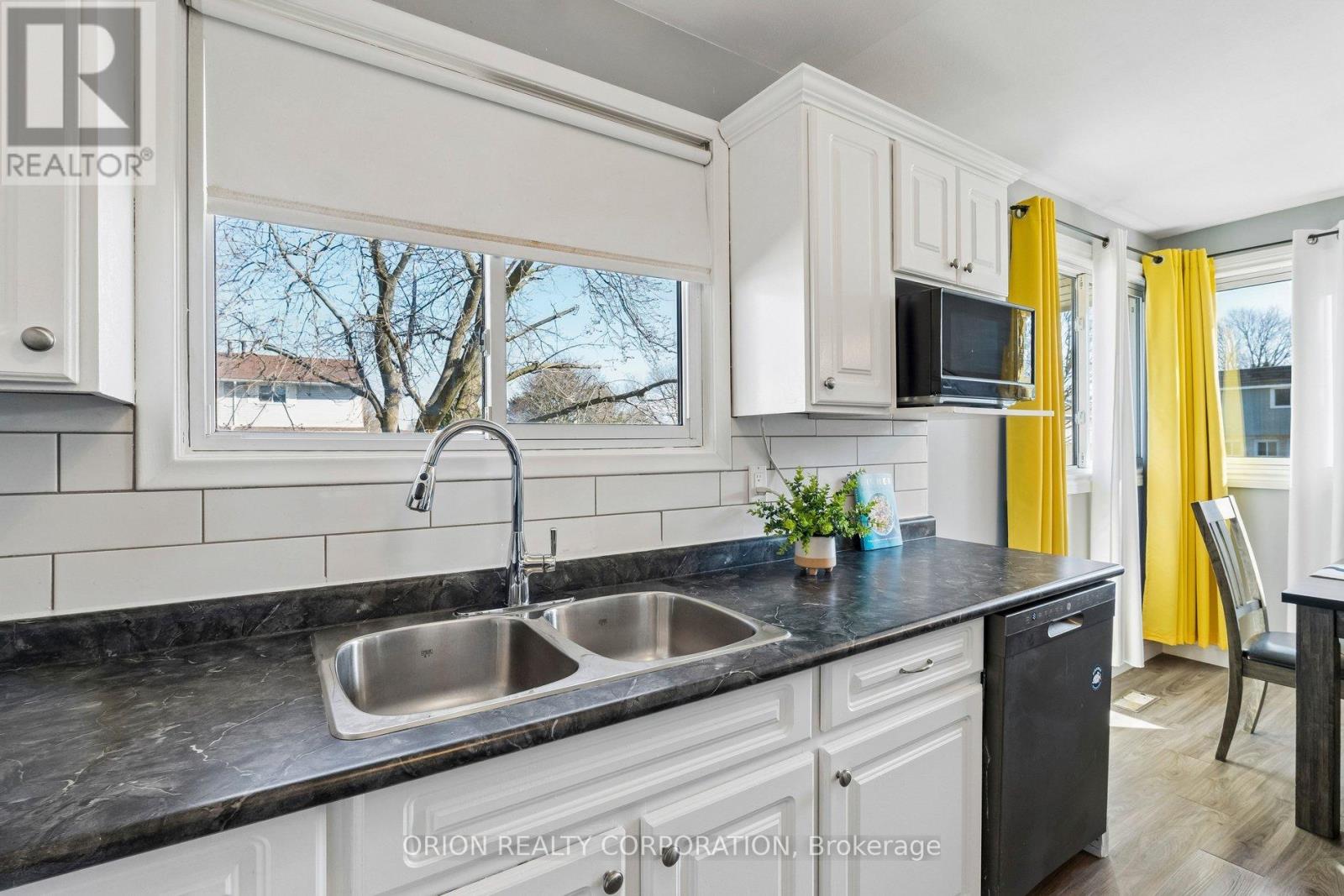 1014b Vanier Avenue, Woodstock, Ontario  N4S 4K4 - Photo 10 - X12994454