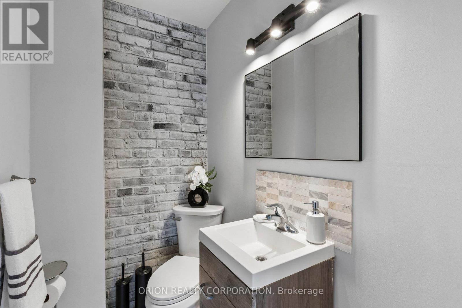 1014b Vanier Avenue, Woodstock, Ontario  N4S 4K4 - Photo 11 - X12994454