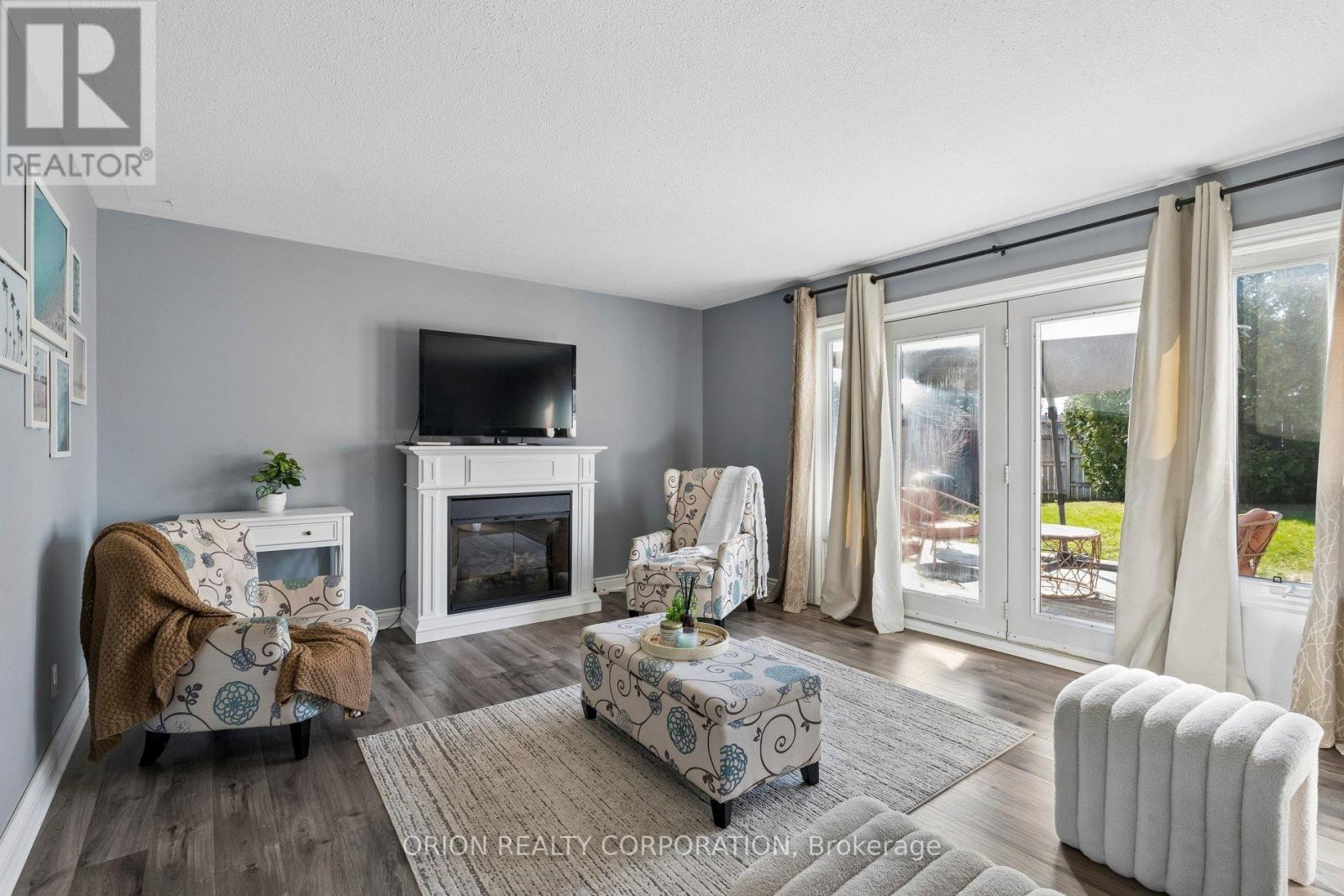 1014b Vanier Avenue, Woodstock, Ontario  N4S 4K4 - Photo 2 - X12994454