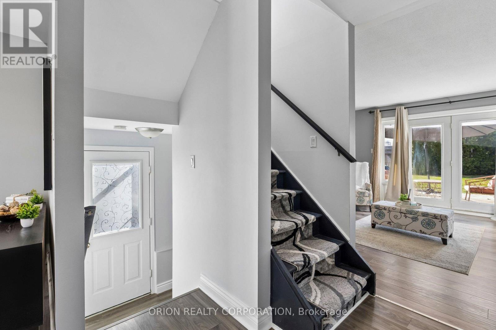 1014b Vanier Avenue, Woodstock, Ontario  N4S 4K4 - Photo 32 - X12994454