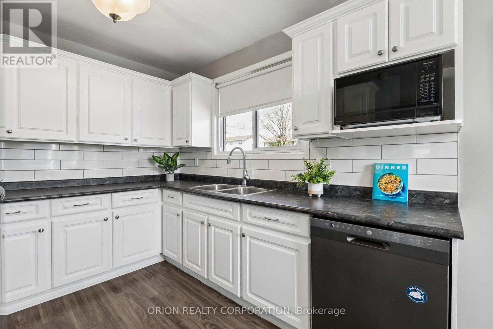 1014b Vanier Avenue, Woodstock, Ontario  N4S 4K4 - Photo 8 - X12994454