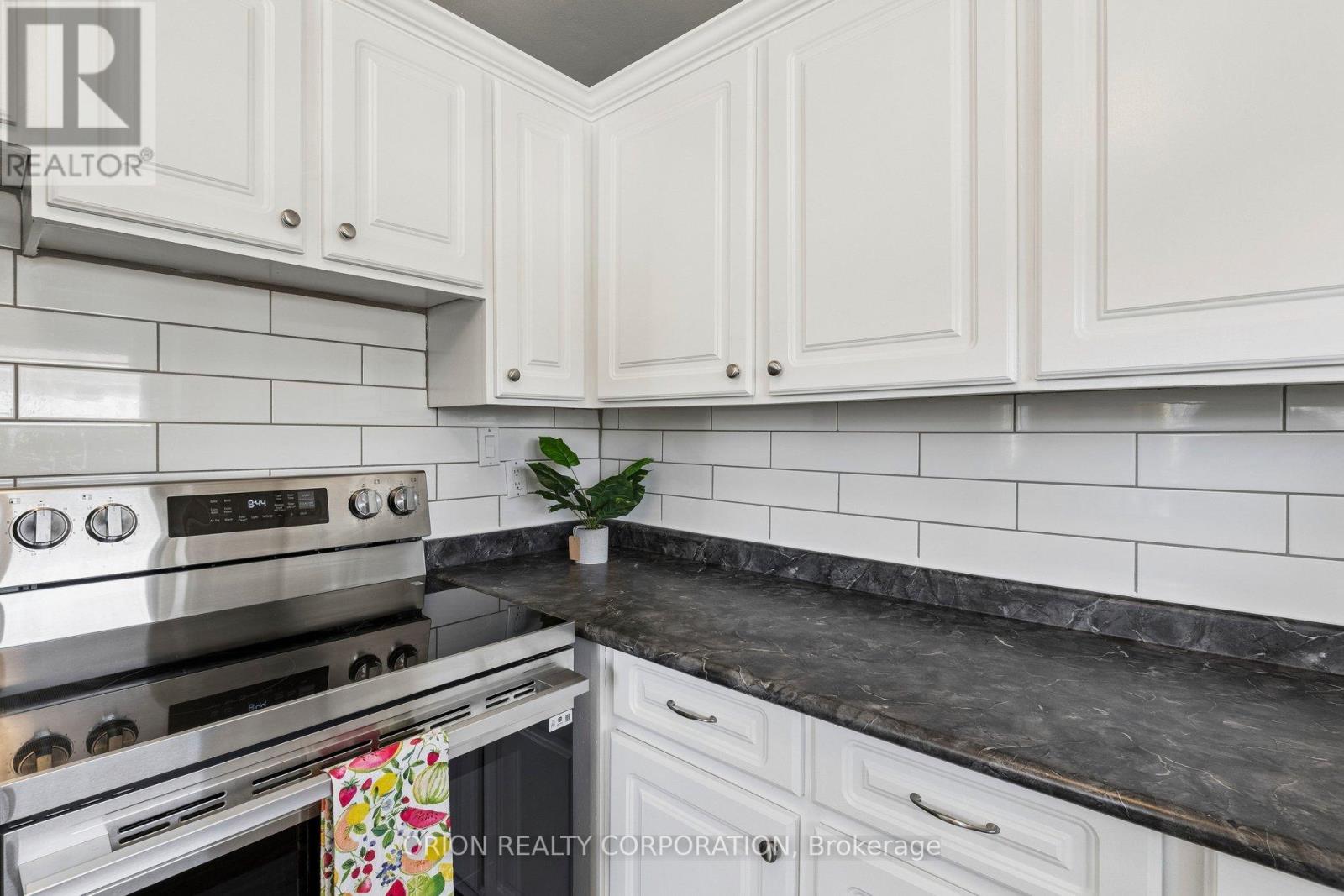 1014b Vanier Avenue, Woodstock, Ontario  N4S 4K4 - Photo 9 - X12994454